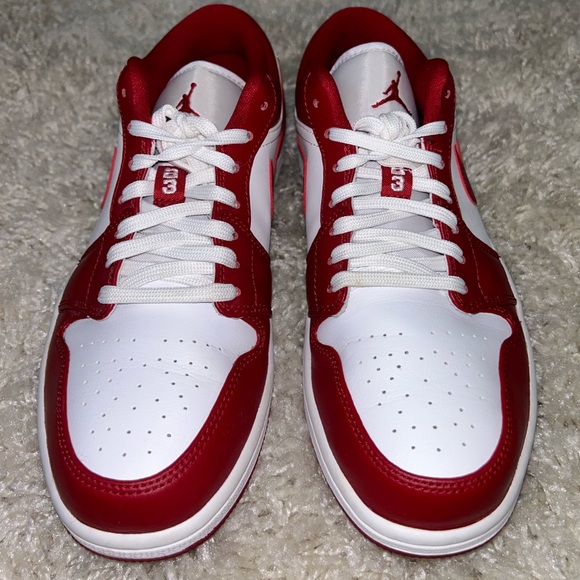 SIZE 8.5 MENS AIR JORDANS RETRO 1 LOW RED AND WHITE - Picture 8 of 8